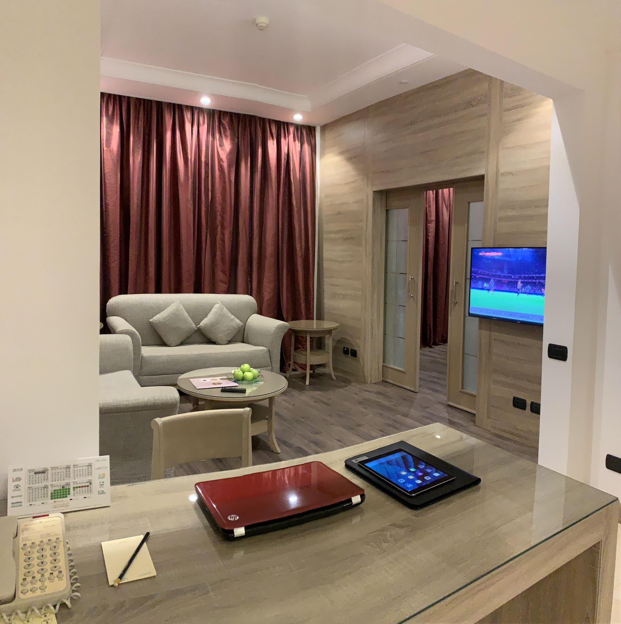 卡尔顿埃尔莫埃贝德酒店 达曼 外观 照片 A suite at the hotel