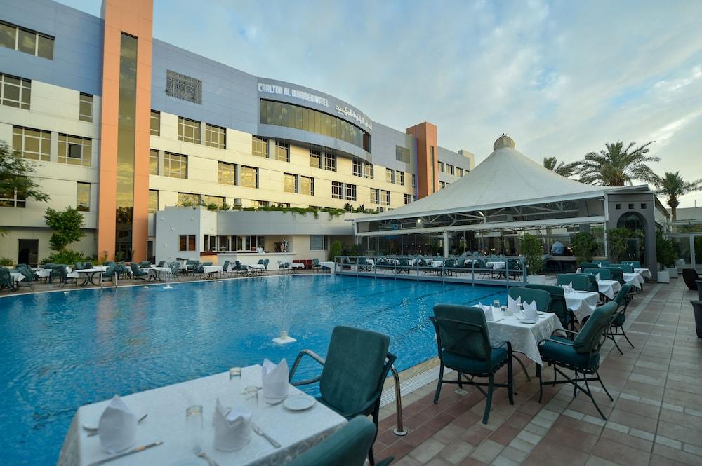 卡尔顿埃尔莫埃贝德酒店 达曼 外观 照片 The swimming pool at the hotel