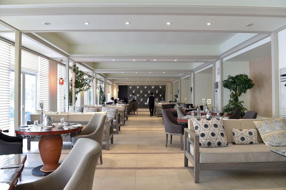 卡尔顿埃尔莫埃贝德酒店 达曼 外观 照片 The restaurant