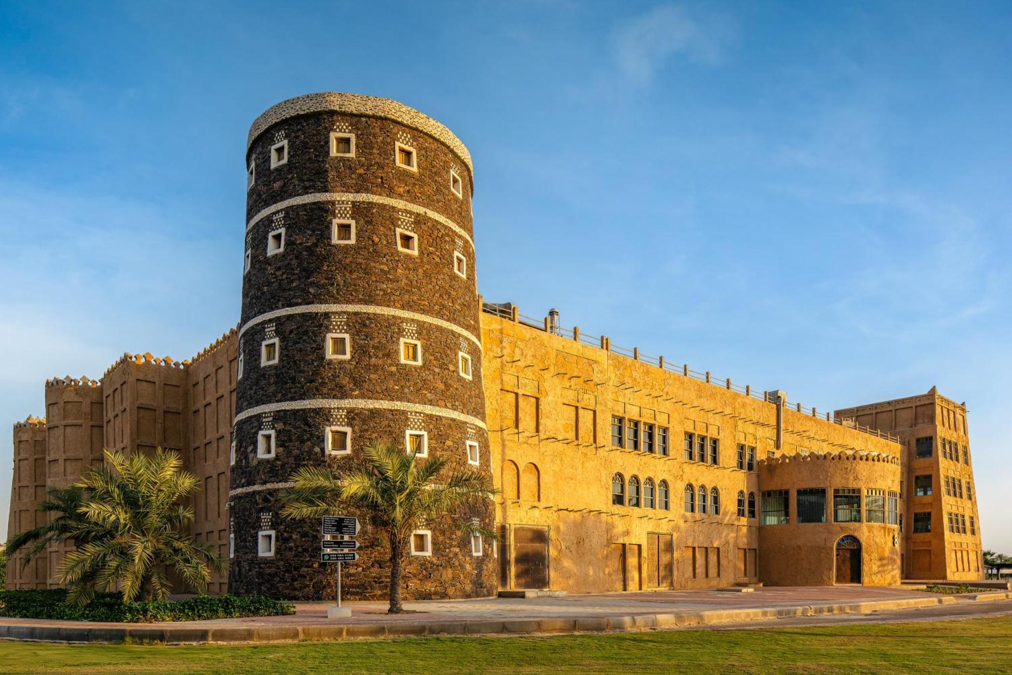 卡尔顿埃尔莫埃贝德酒店 达曼 外观 照片 Al Jahili Fort