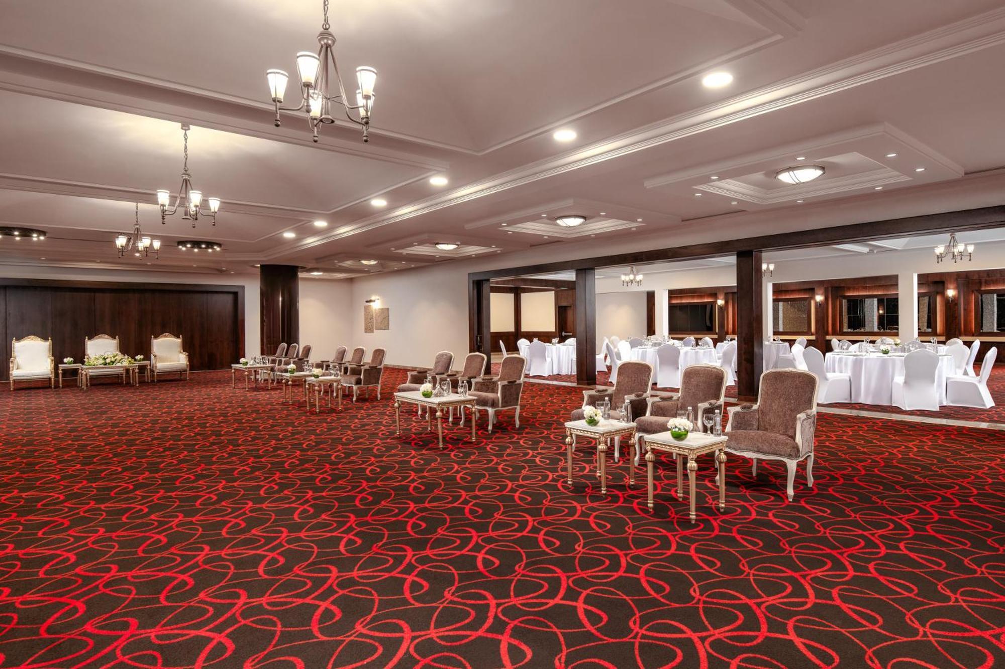 卡尔顿埃尔莫埃贝德酒店 达曼 外观 照片 The ballroom at the hotel