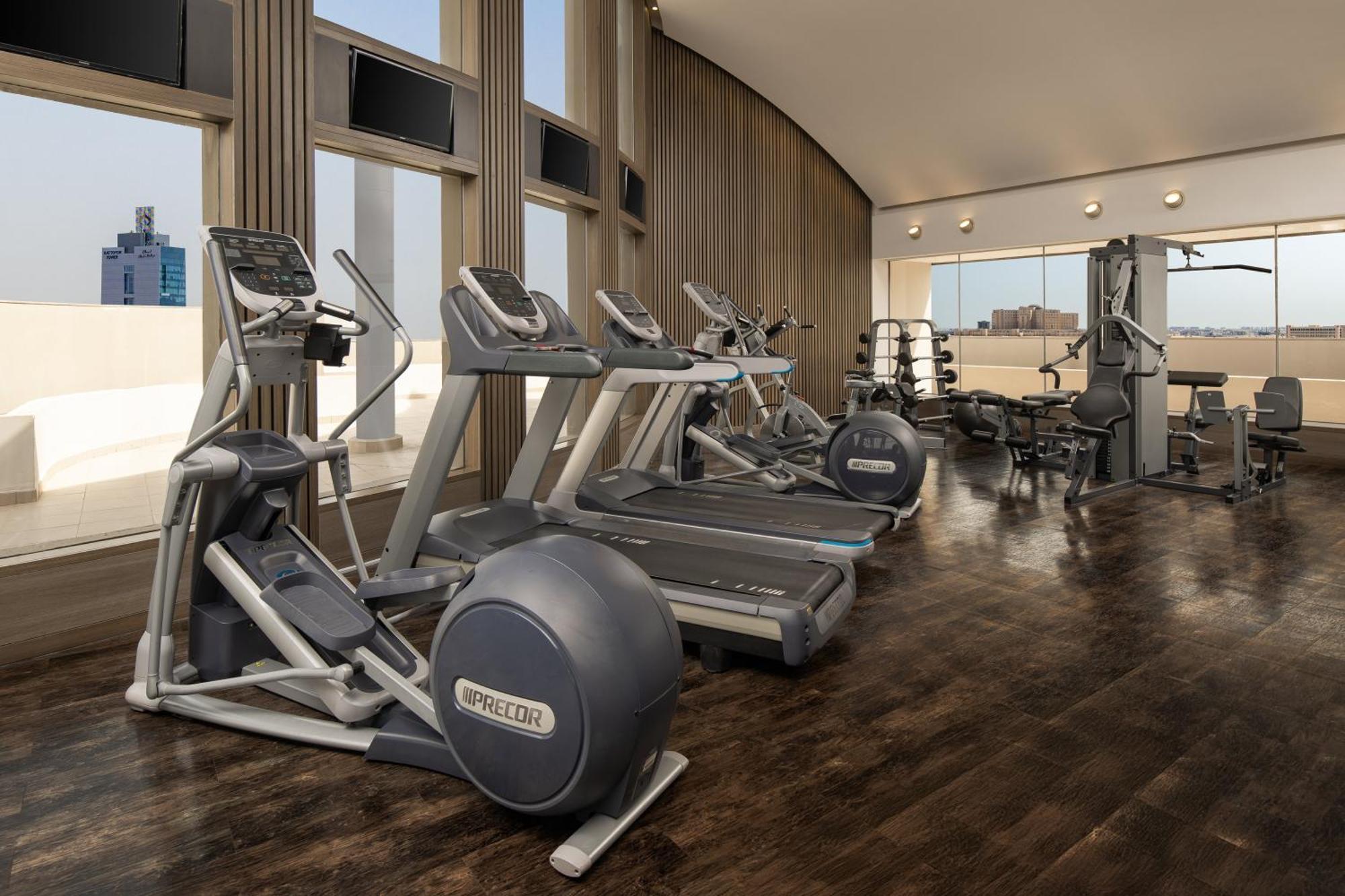 卡尔顿埃尔莫埃贝德酒店 达曼 外观 照片 A typical gym