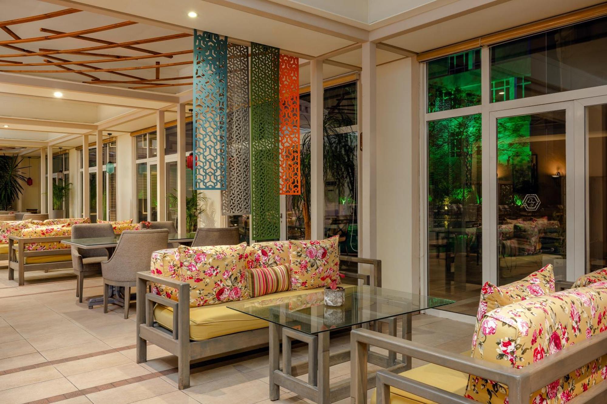 卡尔顿埃尔莫埃贝德酒店 达曼 外观 照片 The lobby