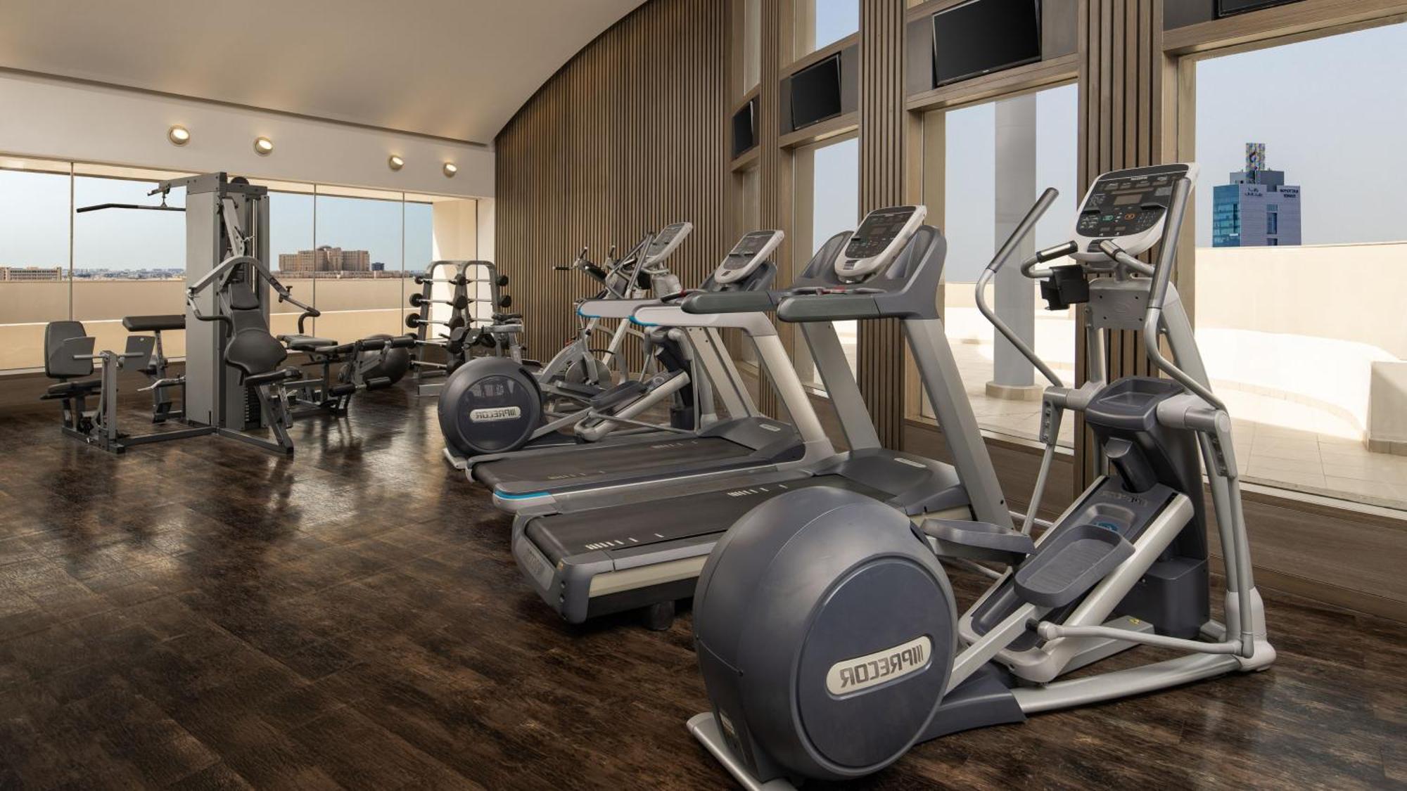 卡尔顿埃尔莫埃贝德酒店 达曼 外观 照片 A gym at the hotel