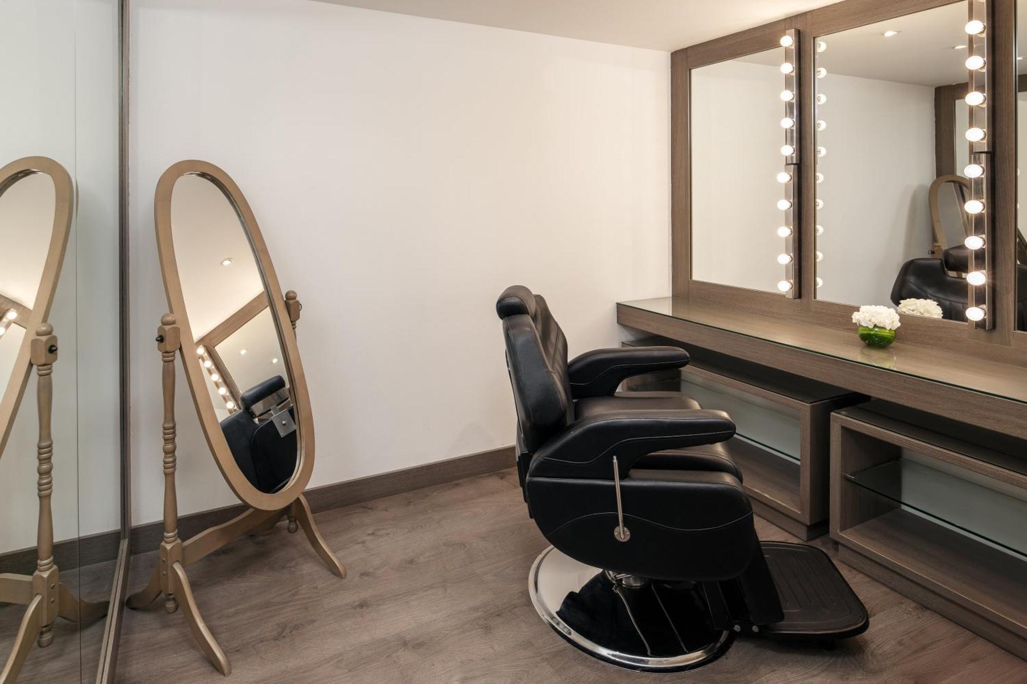 卡尔顿埃尔莫埃贝德酒店 达曼 外观 照片 The salon's interior