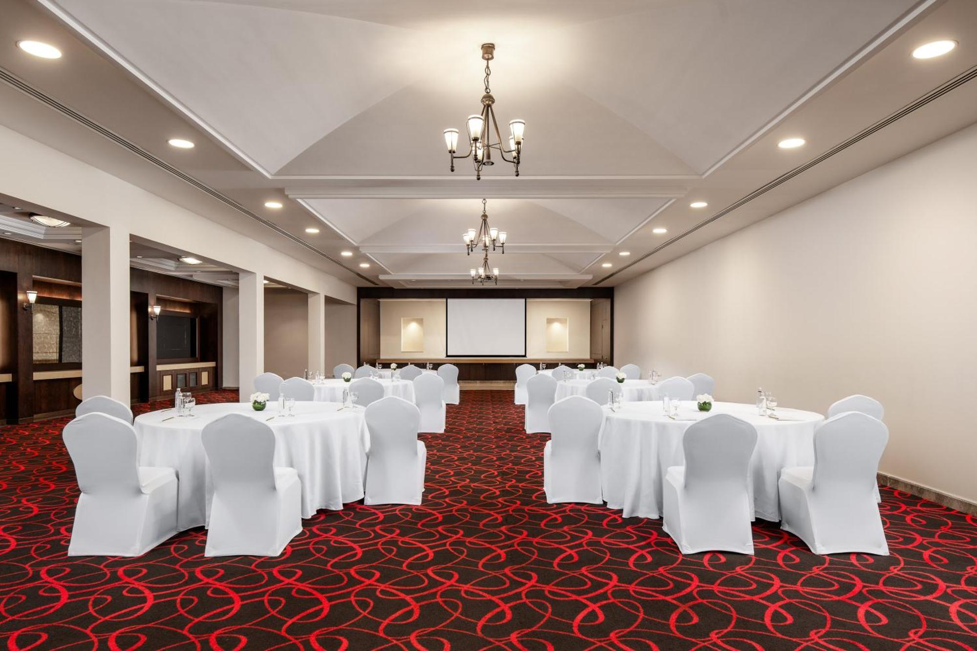 卡尔顿埃尔莫埃贝德酒店 达曼 外观 照片 The ballroom at the hotel
