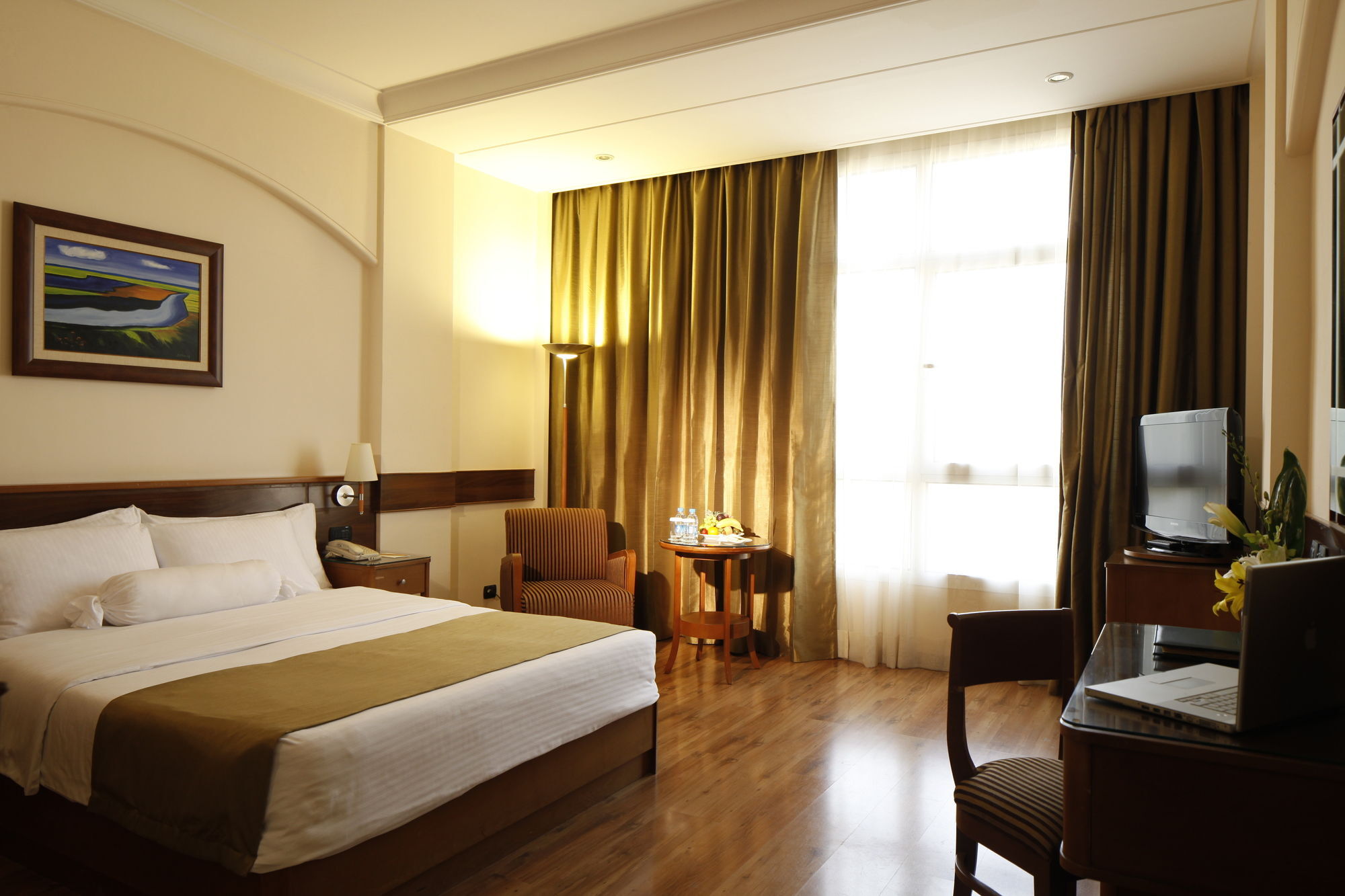 卡尔顿埃尔莫埃贝德酒店 达曼 外观 照片 A room at the hotel