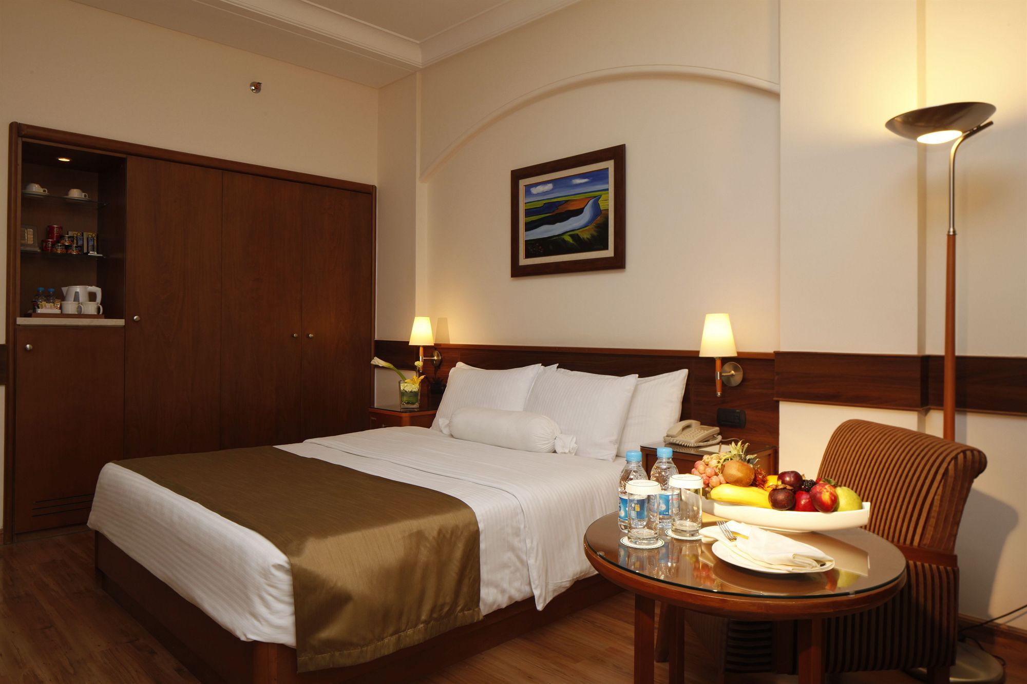 卡尔顿埃尔莫埃贝德酒店 达曼 外观 照片 A room at the hotel