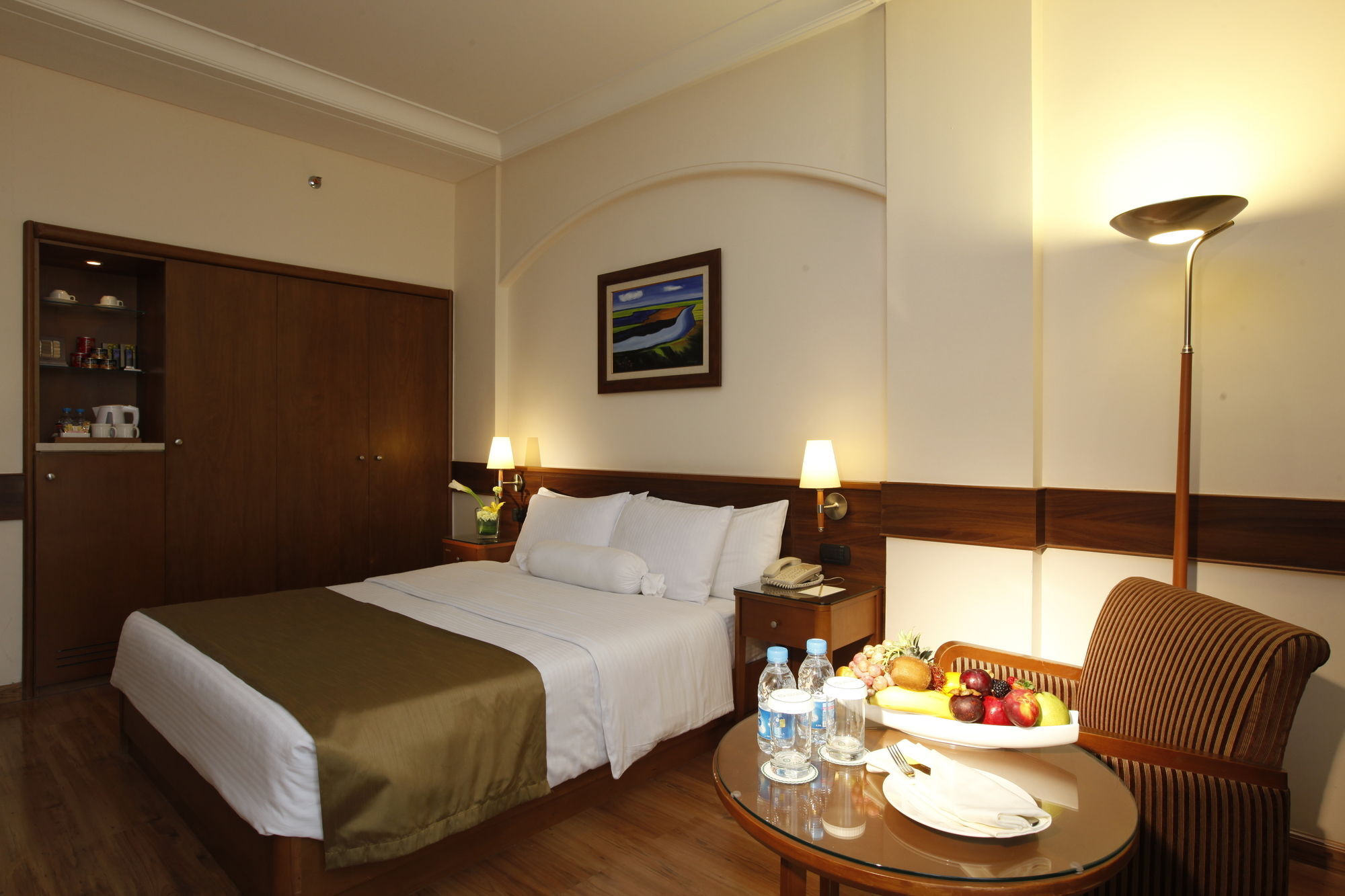 卡尔顿埃尔莫埃贝德酒店 达曼 外观 照片 A room at the hotel