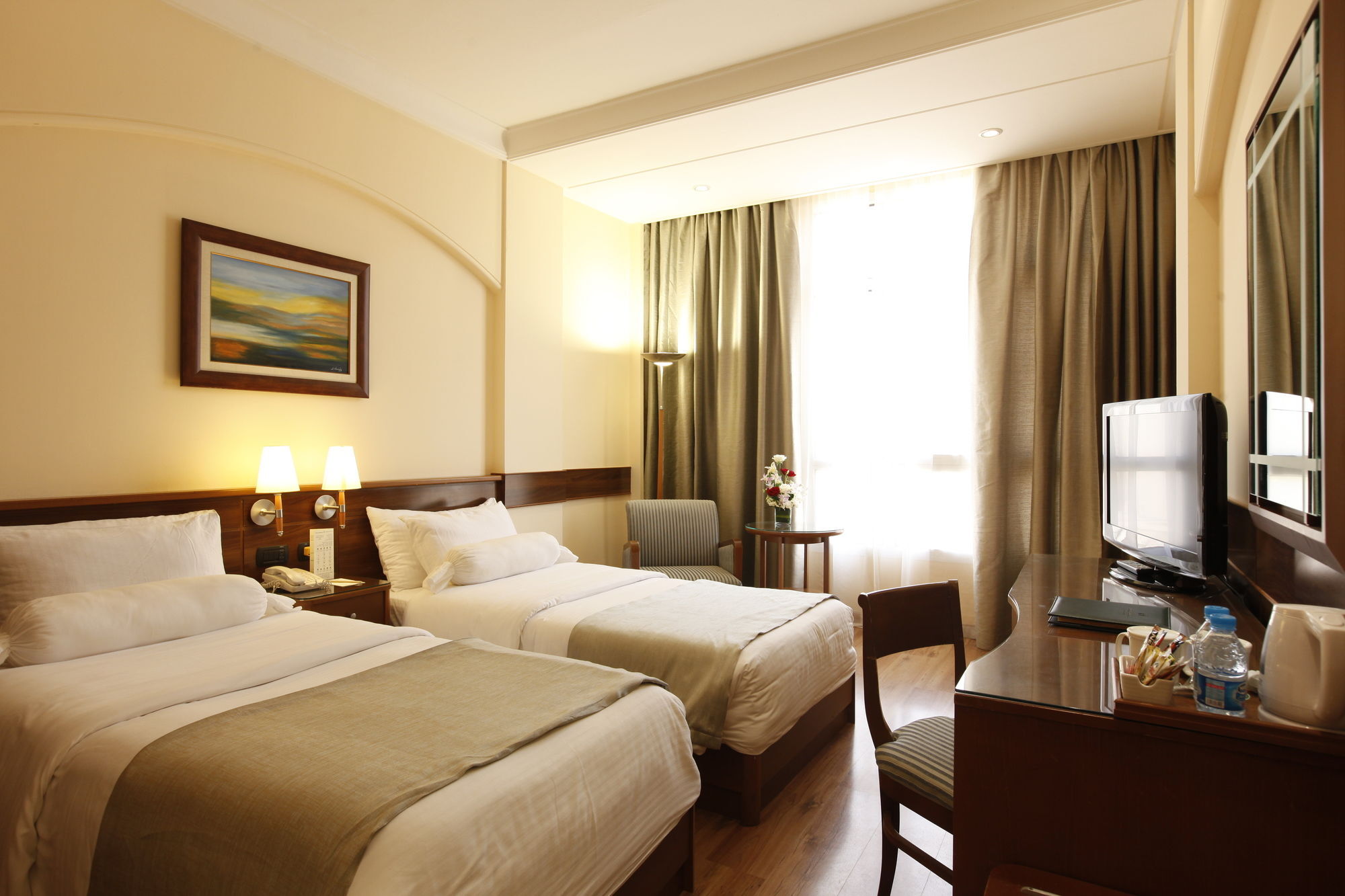 卡尔顿埃尔莫埃贝德酒店 达曼 外观 照片 A room at the hotel